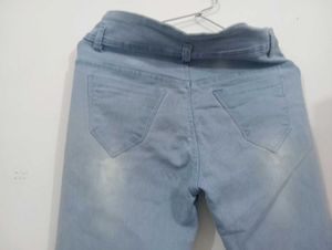 Light Wash Cropped Jeans
