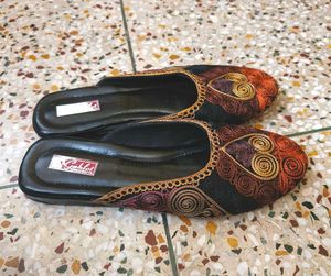 Ethenic Embroidery Juti For Women