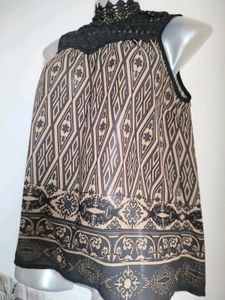 Size Small Elegant Lace Top