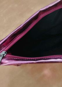 Magenta A Magnetic Colour Pouch