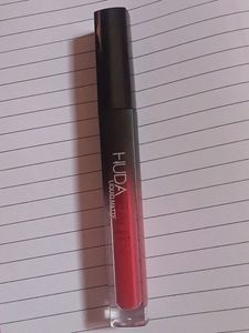 4 Different Shades Huda Beauty LiquidMatteLipstick