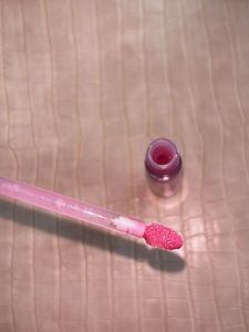 Essence Extreme Shine Lip Gloss