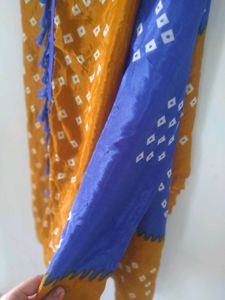 2 new beautiful combo saares  with blouse peice