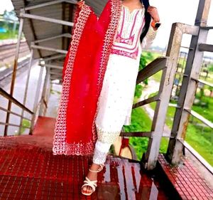 Trendy Stylish Kurta Set