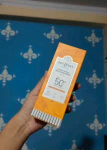 Dot & Key Mango Detan Sunscreen - 80G