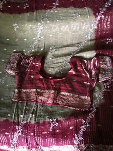 GentlyUsed Burgundy&amp;GoldEmbroidered Saree WithBlou