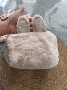 Cutie Fur Makeup Pouch 👝