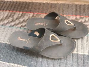 Black Sandle