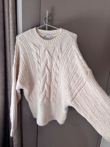 Zara Cable Knit Pullover Sweater