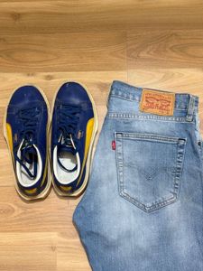 Levi’s Light Wash Denim Jeans