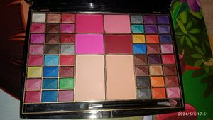 54shades Of Eyeshadow With Compact Powder, Brush