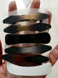 9 Hair Clips