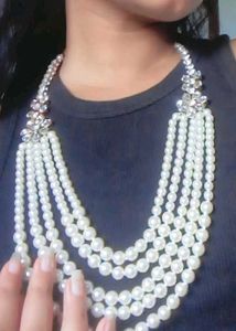 Elegant Pearl and Crystal Necklace