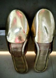 Gold Tone Women's Flats Bailey's