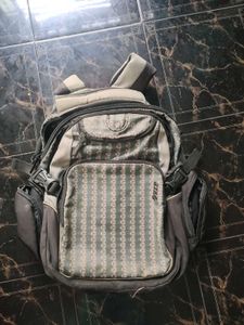 Price Drop ✨Grey printed backpack