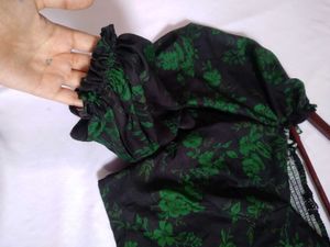 BUY 2 GET 1 FREE / Floral Print Crop Top