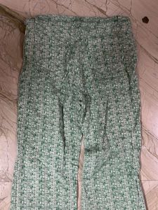 Green &amp; White Patterned Cropped Pants