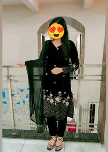 Pakistani Style Velvet Kurta And Pants