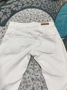 Smart White Colour Jeans😍