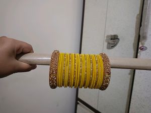 4 Pair Of Bangles Green Yellow Red Wit Pieach