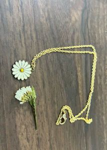 Daisy Pendant Necklace