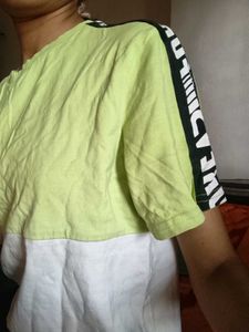 Trendy Cropped Tee