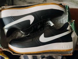SPORTS SNEAKER
