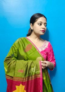 Handloom Elegant Green &amp; Pink Saree