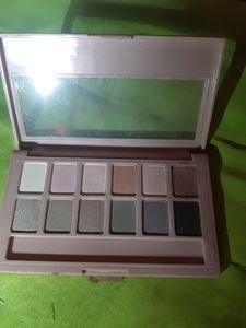 Maybelline Newyork eyeshadow pallate The blushed Nudes