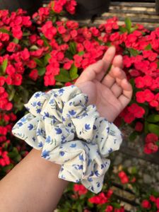 🪞🎀🌷🌸Pinterest Floral  Scrunchie 👙🎀