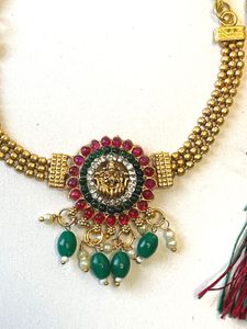 Temple Choker Set
