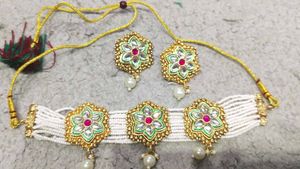 Choker necklace Set with stud earrings