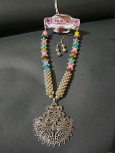 Gold &amp; Green Stone Pendant Necklace