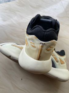 Yeezy 700v3