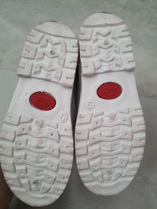 🔥🔥🆕VELCRO WHITE SHOES FOR KIDS(Unisex)
