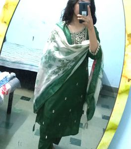 Green Embroidered  Zari Kurta Set  Printed Duptta