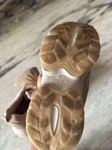 ZARA Bow Accent Sneakers seize 33 for girl kids