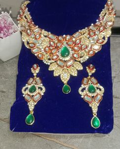 Delicate And Classic Neck Set Piece.