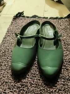 BEAUTIFUL GREEN COLOUR PARTY WEAR OR CASUAL WEA