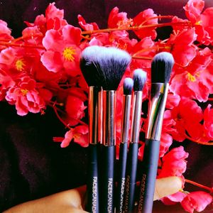 Faces Canada Brush Set totaly new