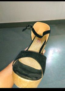 Women Very Pretty Sandles Heels 👠