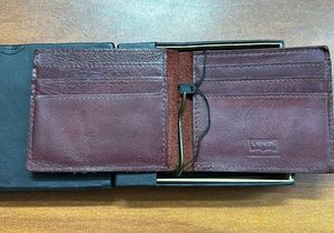 *100% Authentic* Levi’s Clipper Wallet