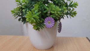 Pair of earrings And VASE