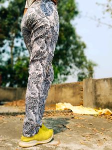 📢OFFER📢OFFER📢OFFER PRINTED JEANS FOR WOMEN  SIZE - 28 /30