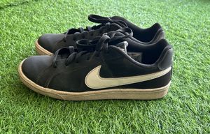 Nike Court Royale