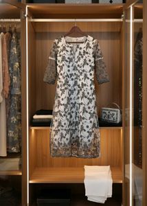 Elegant Floral Embroidered Kurta