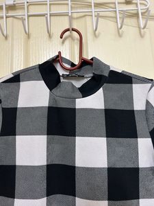 SHEIN Black And White Plaid Short Sleeve Top With High Neck Size S