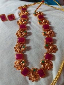 Necklace With Earrings Gold And Red Colour Beads