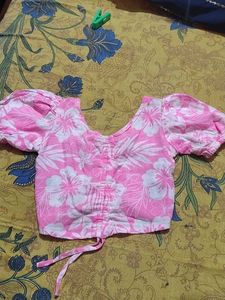 Floral Crop Top With Denim Shorts Free🥰