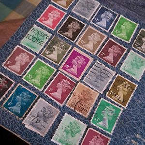 25 Great Britain Queen Stamps